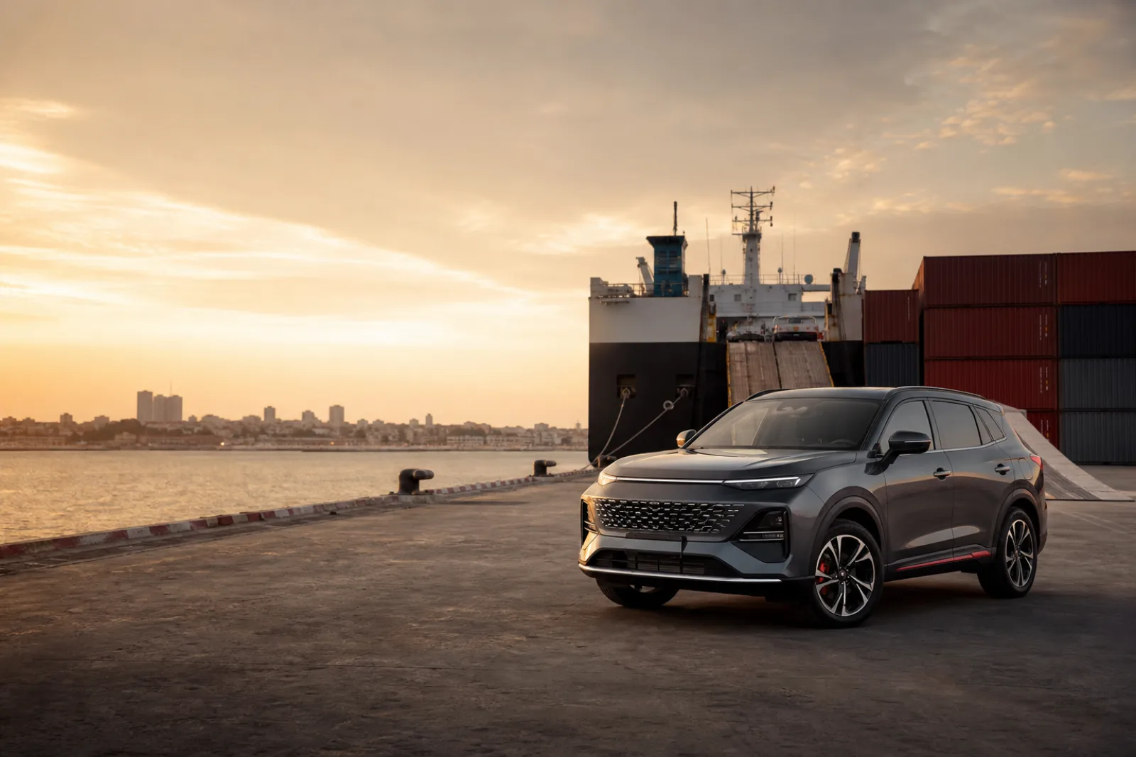 SUV moderne au port de Dakar pour un guide sur l’importation automobile